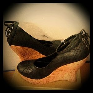 CITY SNAPPERS Black wedged heel